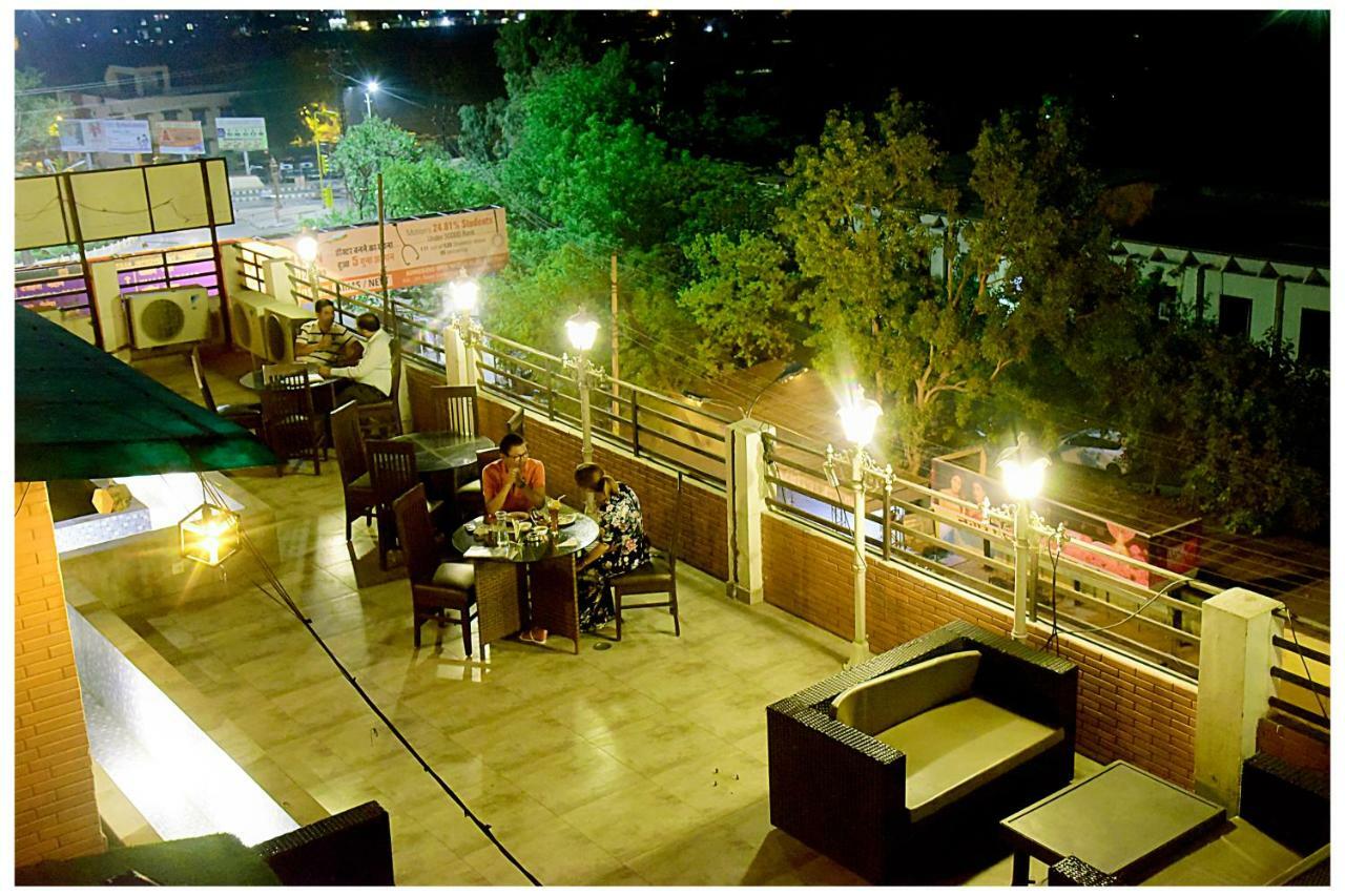 Hotel Midtown Grand Кота Экстерьер фото